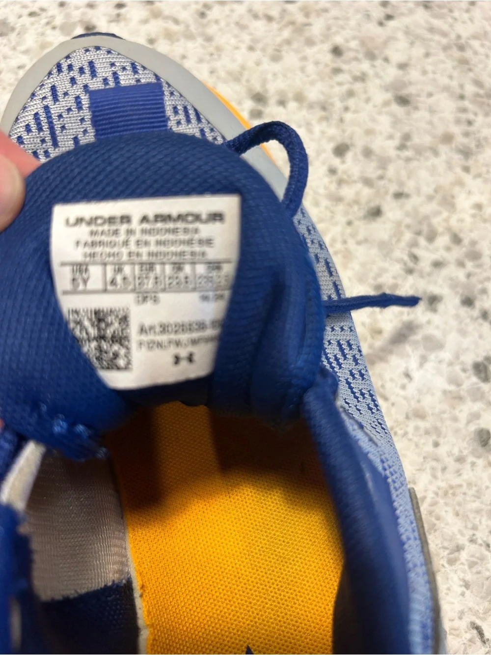 Under Armour Scramjet 5 GS kids sneakers size 5 5Y blue orange